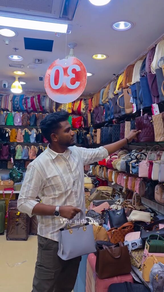 Fashionable handbags for women in Riyadh